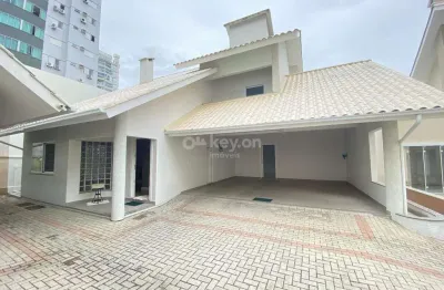 Casa para aluguel, 3 quartos, 1 suíte, 2 vagas, centro - tubarão/sc