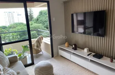 Apartamento reformado no centro de florianópolis com vista mar definitiva e duas vagas de garagem