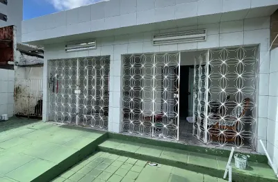 Casa com 3 quartos para alugar na Rua General Abreu e Lima, 238, Rosarinho, Recife
