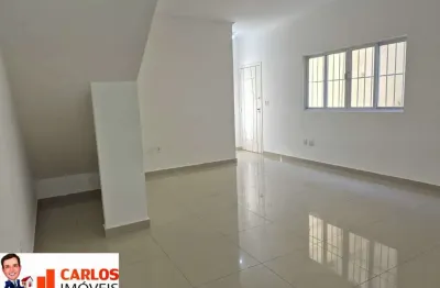 Linda sobreposta baixa, 3 quartos, quintal, reformada, no bairro do embaré em santos.