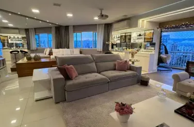 Apartamento Alto Padrão no Ed. Jardins da Grécia, 03 suítes, 3 vagas de garagem. Porteira fechada!