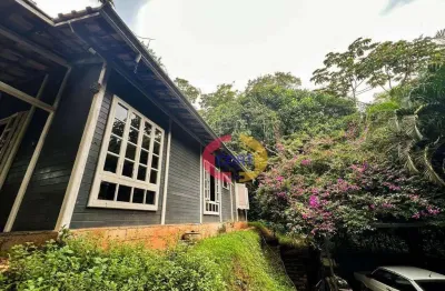 Casa de madeira com excelente lote plano para venda  em arujá!!!