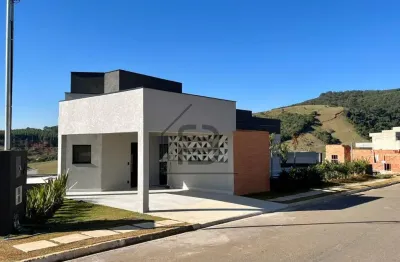 Casa térrea à venda condomínio portal da serra, 3 suítes, sendo 1 master e 2 demi suítes; espaço gourmet com piscina com preparação para aquecimento; quintal e garagem para 2 carros, bragança paulista