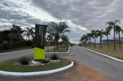 Terreno à venda condomínio flamboyan, 600m² com leve declive a direita, meio de rua, bragança paulista.