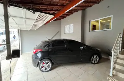 Linda casa térrea à venda residencial quintas dos vinhedos, 3 dormitórios sendo 1 suíte, quintal com área gourmet com churrasqueira e garagem coberta para 2 carros, bragança paulista.