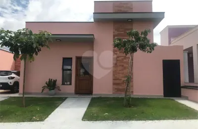 Casa  à venda com 3 quartos, sendo 1 suíte,  no condomínio Lagos D Icarai, Salto - SP