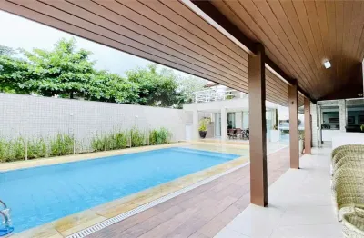 Casa à venda com 4 quartos, sendo 4 suítes,  no centro, porto belo - sc