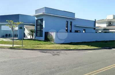 Casa  à venda com 3 quartos, sendo 3 suítes,  no condomínio portal dos bandeirantes, salto - sp