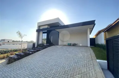 Casa  à venda com 3 quartos, sendo 3 suítes,  no condomínio portal dos bandeirantes, salto - sp