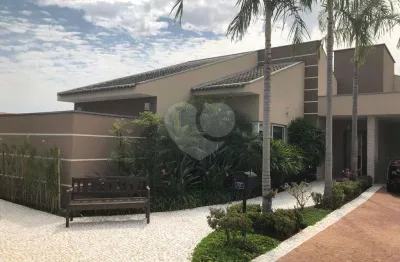 Casa  à venda com 5 quartos, sendo 5 suítes,  no condomínio terras de mont serrat, salto - sp