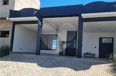 Casa  à venda com 3 quartos, sendo 3 suítes,  no condomínio costa das areias, salto - sp