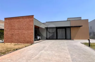Casa  à venda com 3 quartos, sendo 2 suítes,  no condomínio terras de mont serrat, salto - sp