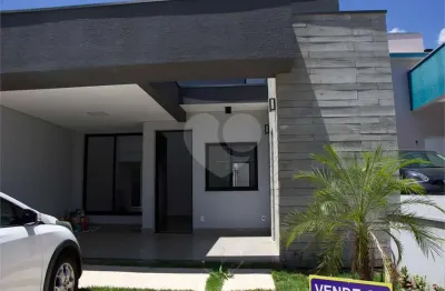 Casa à venda com 3 quartos, sendo 1 suíte,  no condomínio Village Moutonee Salto, Salto - SP