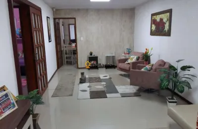 Excelente casa com 4 dormitorios, garagem, pátio gramado  !!!
