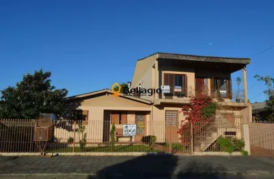 Excelente casa com 4 dormitorios, garagem, pátio gramado  !!!