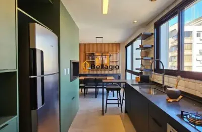 Apartamento de 2 dormitorios, 1 suíte, 2 banheiros, vaga de garagem.