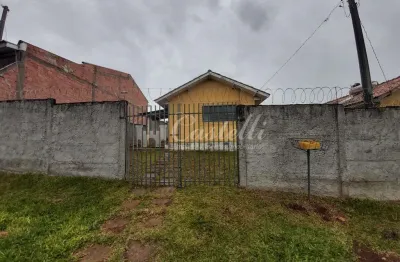 Casa no jardim panamá, contendo 2 quartos,  com amplo terreno