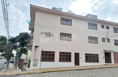Apartamento semi mobiliado com 03 quartos sendo 01 suite