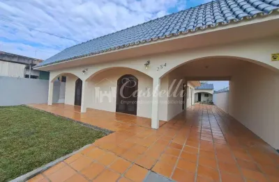 Residência ampla com edícula  e bem localizada no bairro órfãs