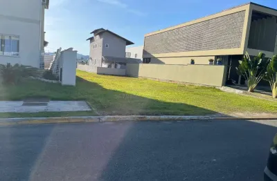 Terreno no codomínio caledônia , santa regina, camboriú - sc