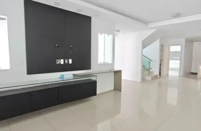 Casa com 4 quartos para alugar no São Cristóvão, Teresina 