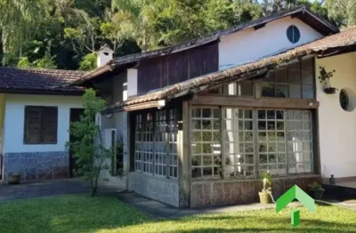 Sitio com 2 casas, piscina, área gourmet, pasto, plantio de eucalipto com 16 alqueires