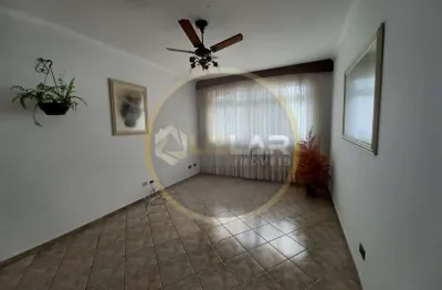 Apartamento de 2 dorms com dependencia completa e garagem fechada