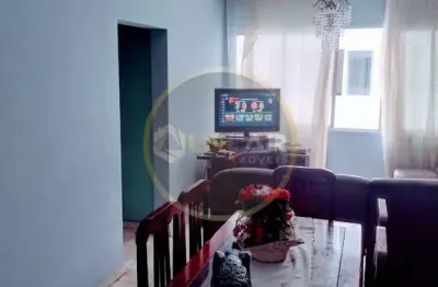 Apartamento de 2 dormitórios no centro de sv. prédio com elevador