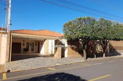 Casa com 3 dormitórios à venda, 234 m² por R$ 659.000 - Vila Ipiranga - São José do Rio Preto/SP
