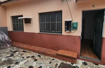 Casa com 1 quarto para alugar na Rua Emílio Zaluar, 70, Ramos, Rio de Janeiro