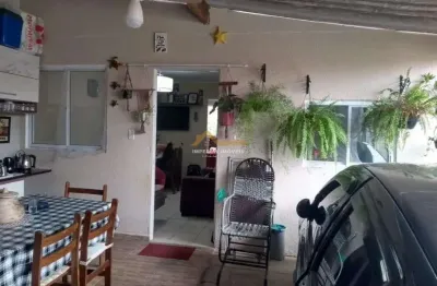 À venda - casa 2 dormitórios no pegorelli - caraguatatuba/sp
