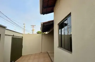 Casa com 3 quartos para alugar na rua melbourne, residencial ayrton senna, anápolis, 120 m2 por r$ 2.000