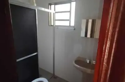 Casa com 2 quartos para alugar na avenida tiradentes, setor central, anápolis, 70 m2 por r$ 950