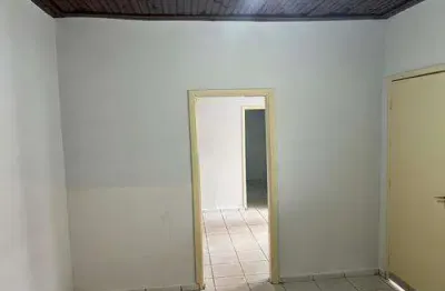 Casa com 2 quartos para alugar na rua genoveva martins, vila santa maria de nazareth, anápolis por r$ 980