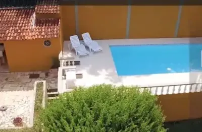 Casa a venda em condomínio fechado com 4 suítes, 487 m² de área construída na freguesia, rio de janeiro - rj.