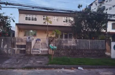 Casa a venda com 4 suítes, 582m² de terreno no centro da freguesia, rio de janeiro - rj.
