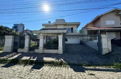 Casa com 4 quartos à venda no Centro, Farroupilha 