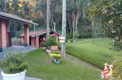 Chácara para venda com 9.000 m² de área e 330 m², com piscina e churrasqueira