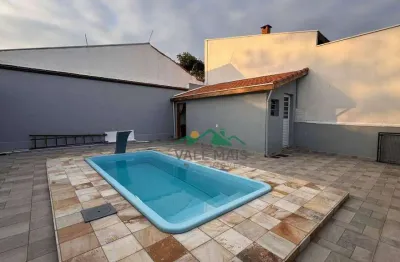 Casa com 3 dormitórios à venda, 144 m² por R$ 700.000,00 - Residencial Village Santana - Guaratinguetá/SP