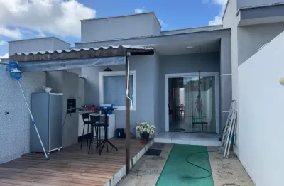 Linda casa com localização privilegiada, a 400 metro da praia.