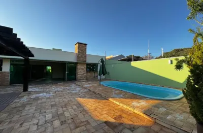 Casa com piscina comercial e residencial com 3 quartos