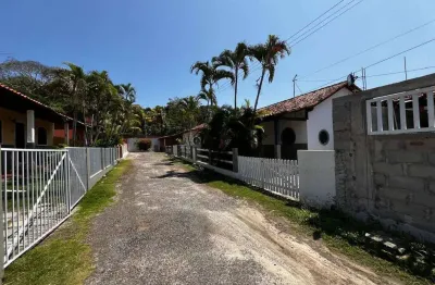 Charmoso imóvel colonial em condomínio exclusivo na praia da tereza