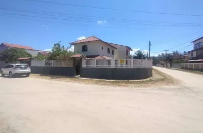 Casa maravilhosa, com suíte em anexo, em local privilegiado