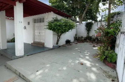 Casa disponível para locação no parque 10 de novembro