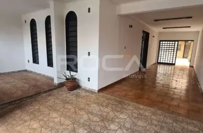 Casa em monte alegre - 4 dormitórios, suíte, e 3 vagas de garagem.