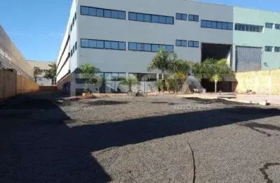 Galpão para alugar no setor industrial de cravinhos.