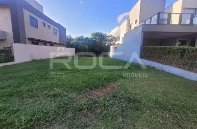 Terreno à venda com 360m² no condomínio alto do castelo, em ribeirão preto.