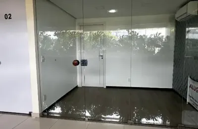 Vendo ou Alugo - Sala no Edifício CEMOM - Sem mobília no térreo do prédio