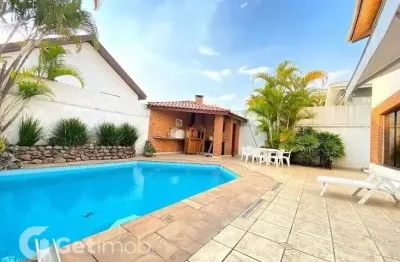 Casa em condomínio fechado com 4 quartos à venda na das artemísias, 150, alphaville, santana de parnaíba por r$ 2.765.000