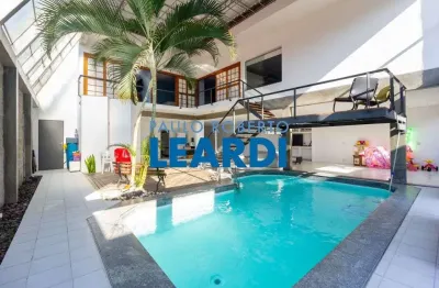Casa à venda na rua carlos tiago pereira, 112, saúde, são paulo por r$ 1.800.000